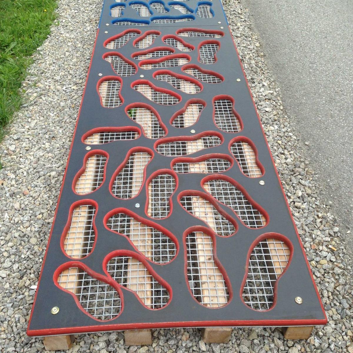 100 Fußstapfen