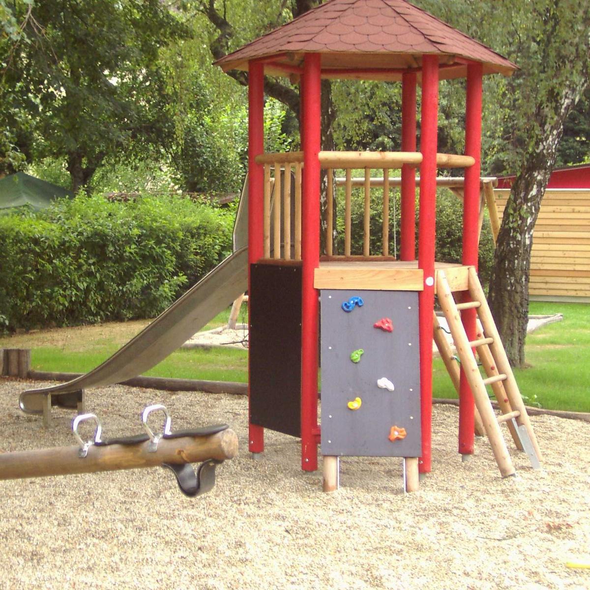 6-Eck-Kletterturm mit Rutsche