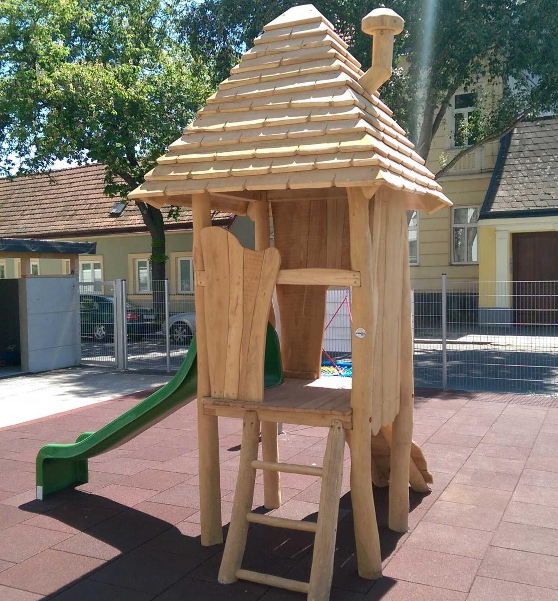 Kleiner Kletter- Rutschturm Robinie